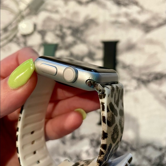 Apple Watch Series 1 38MM- Aluminum - Picture 4 of 4